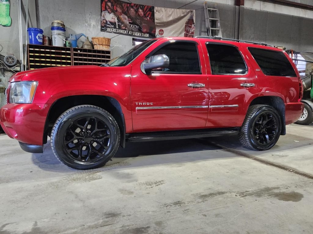 Chevrolet Tahoe 20x9 Gloss black FR 59