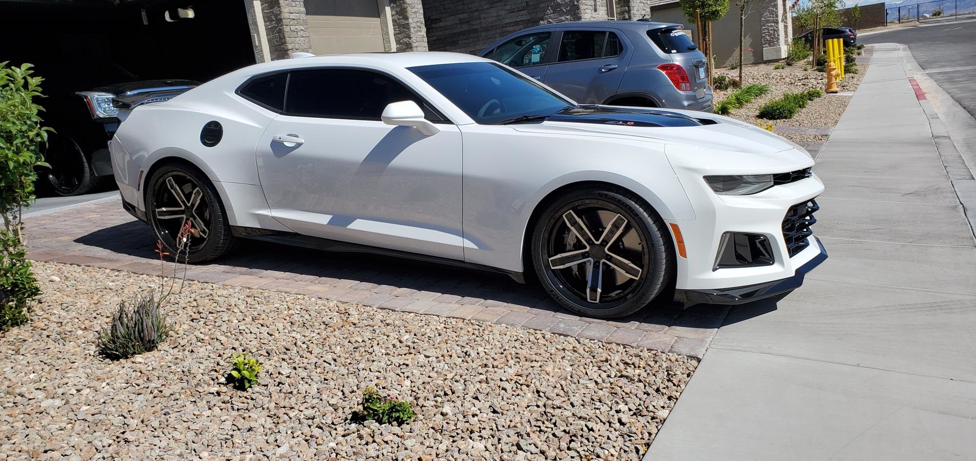 Chevrolet Camaro 20x10 Black machined Z10