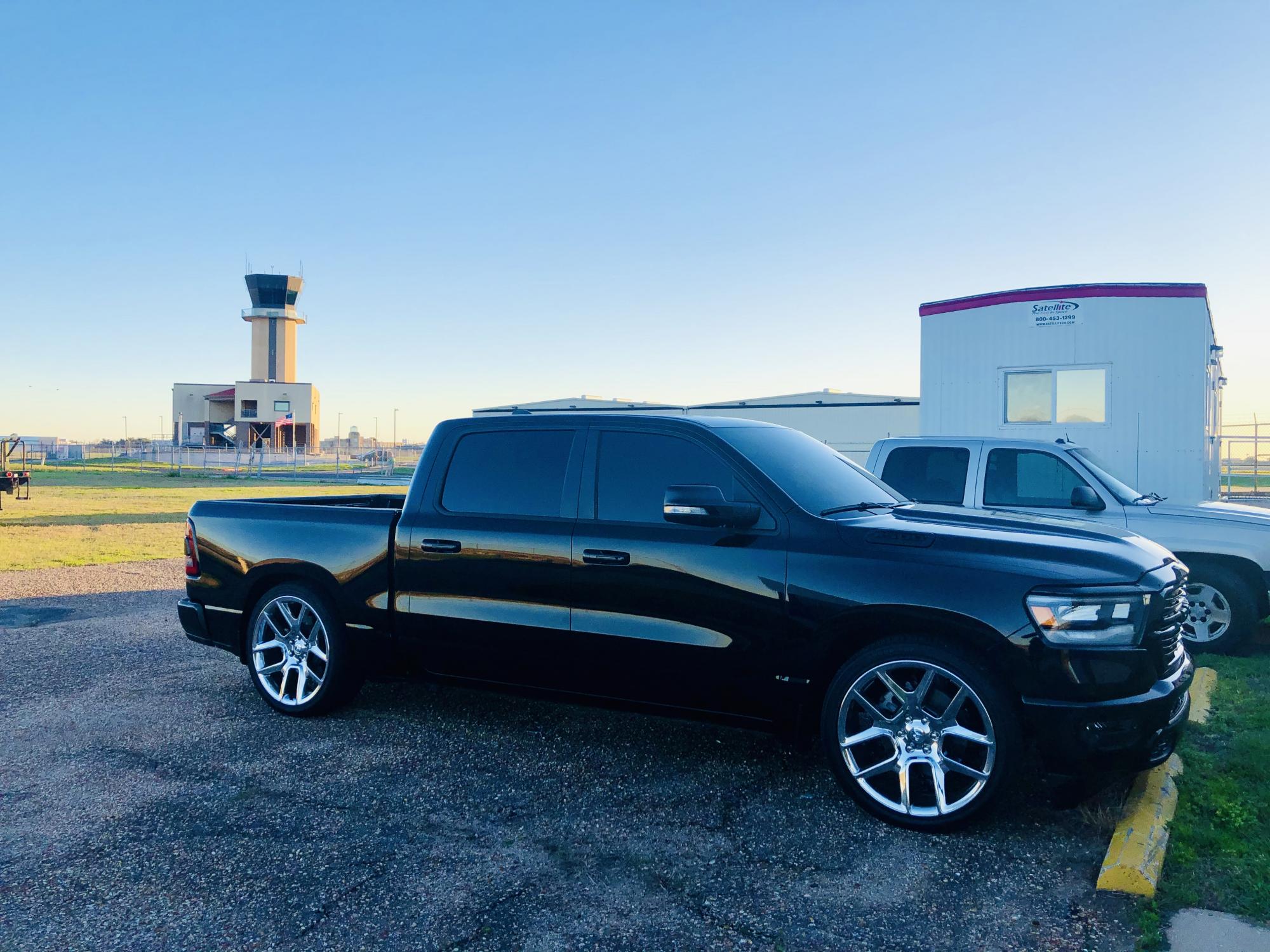 Ram Truck Ram 1500 Chrome FR 76