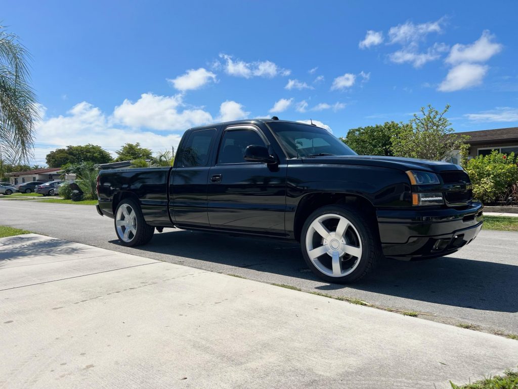Chevrolet Silverado 22x10 Silver FR 33