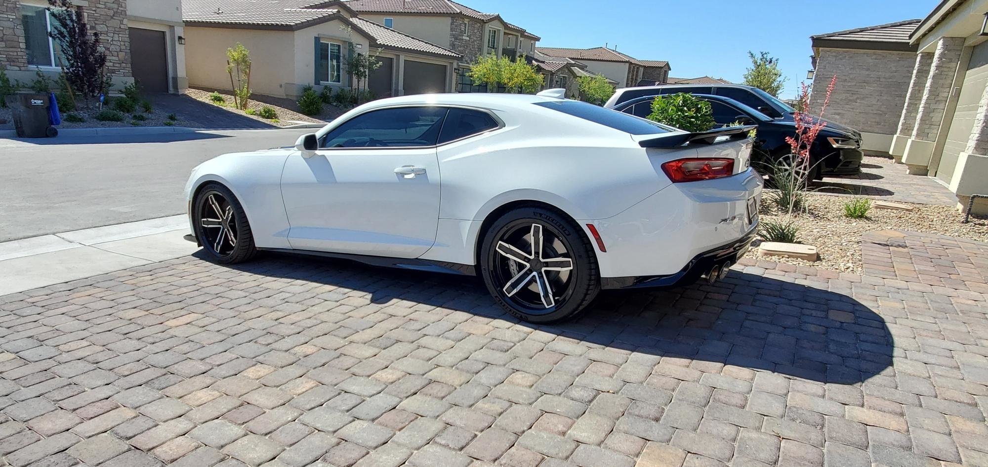 Chevrolet Camaro 20x10 Black machined Z10