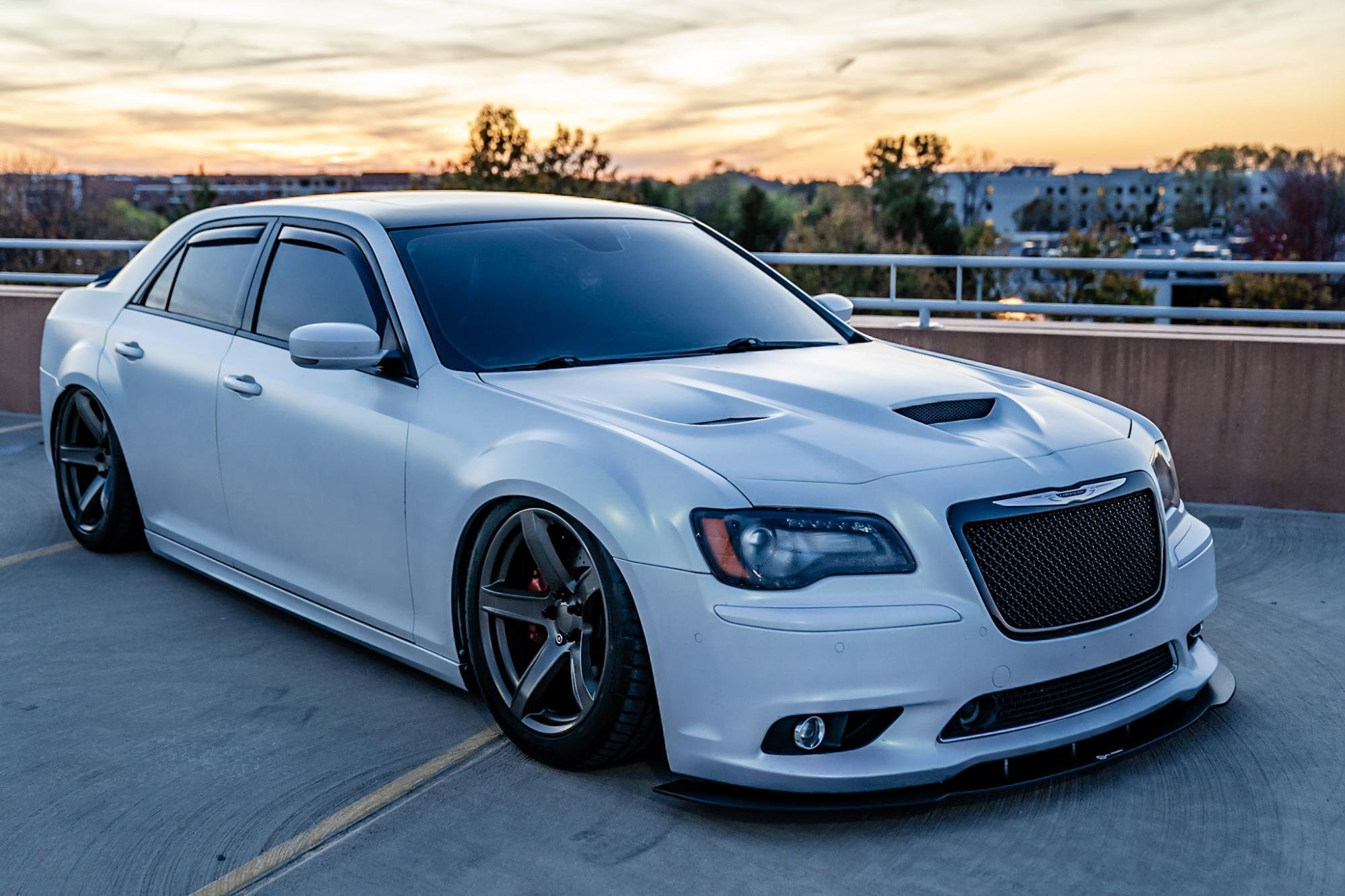 Chrysler 300 Satin Black FR 77