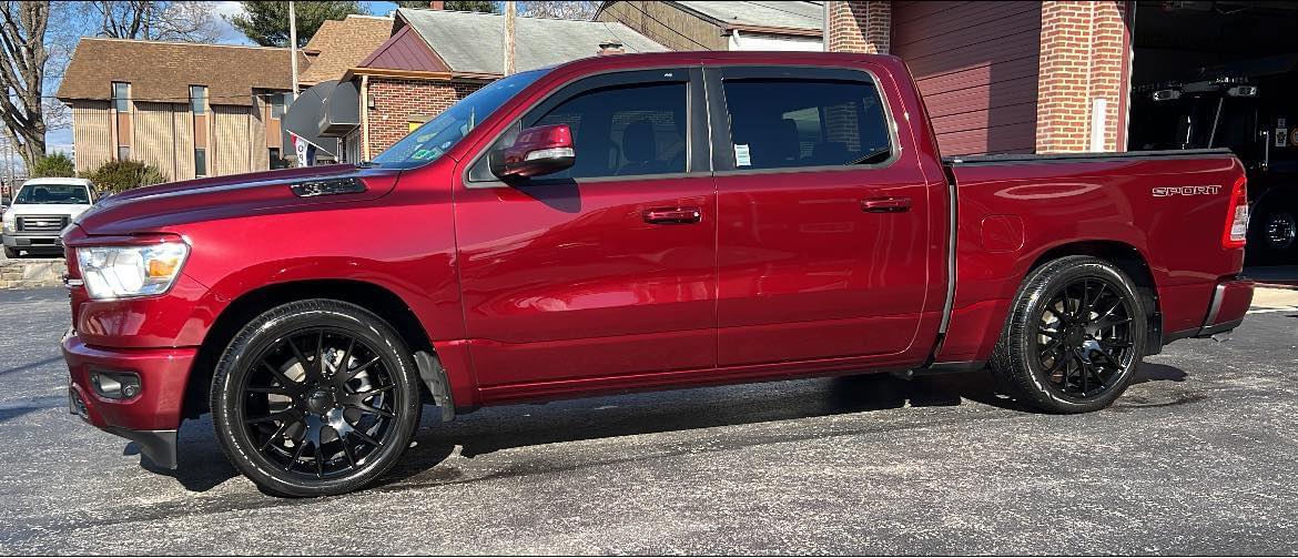 Ram 22x10 Gloss Black FR 70
