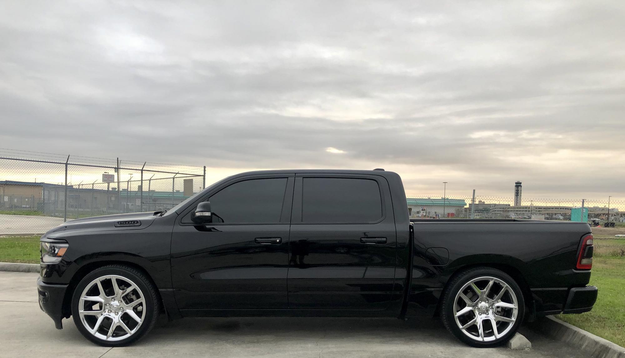 Ram Truck Ram 1500 Chrome FR 76