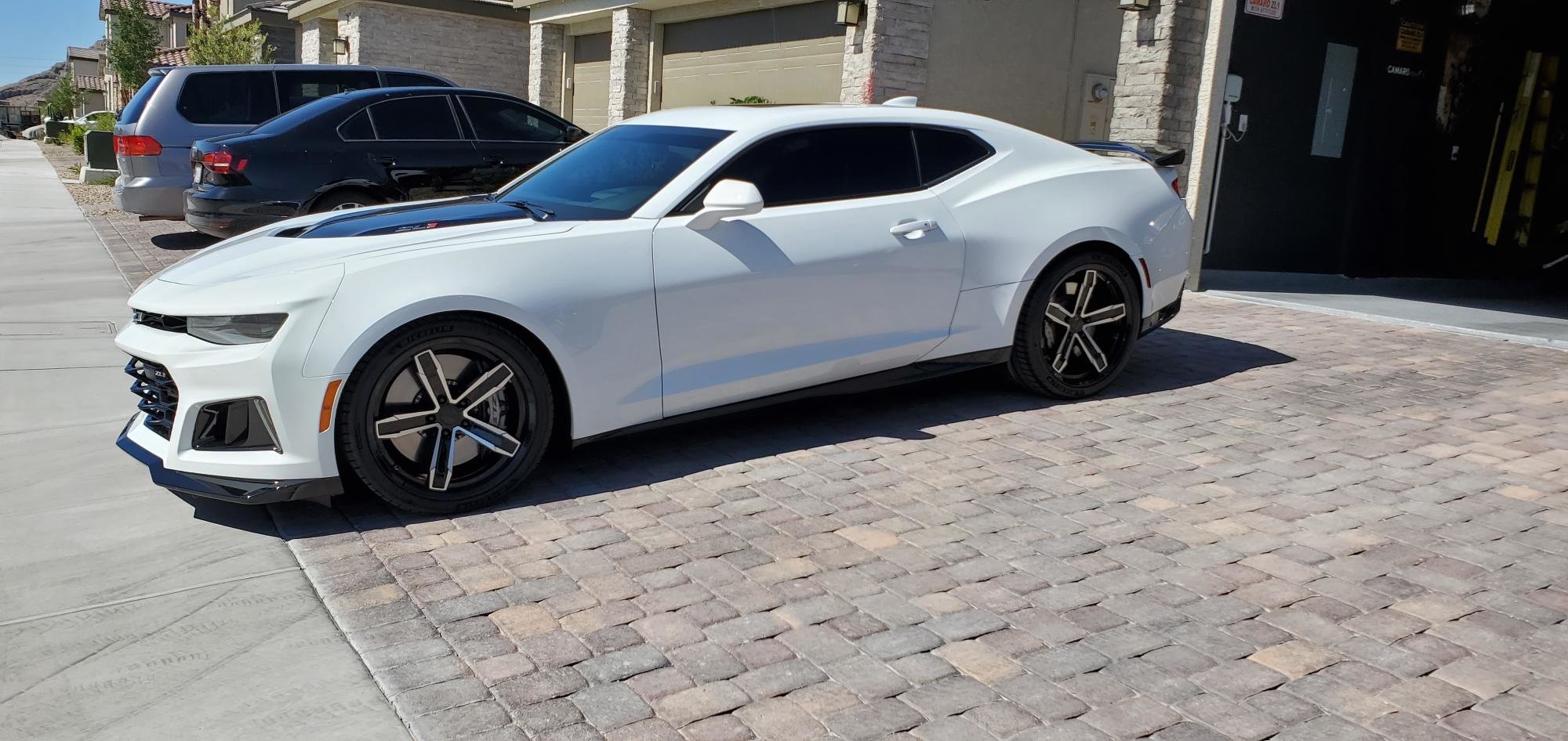 Chevrolet Camaro 20x10 Black machined Z10