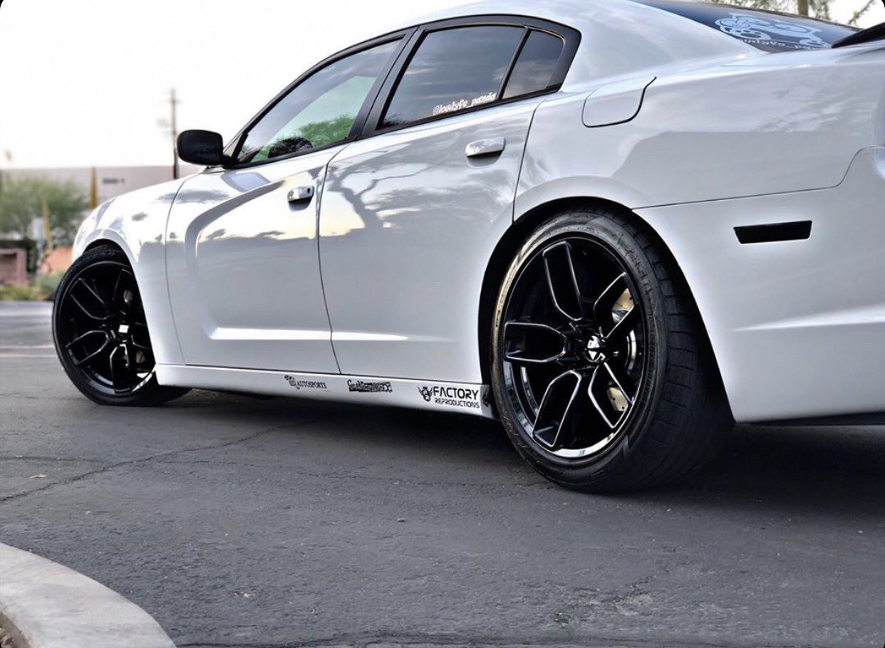 Dodge Charger Gloss Black FR 74