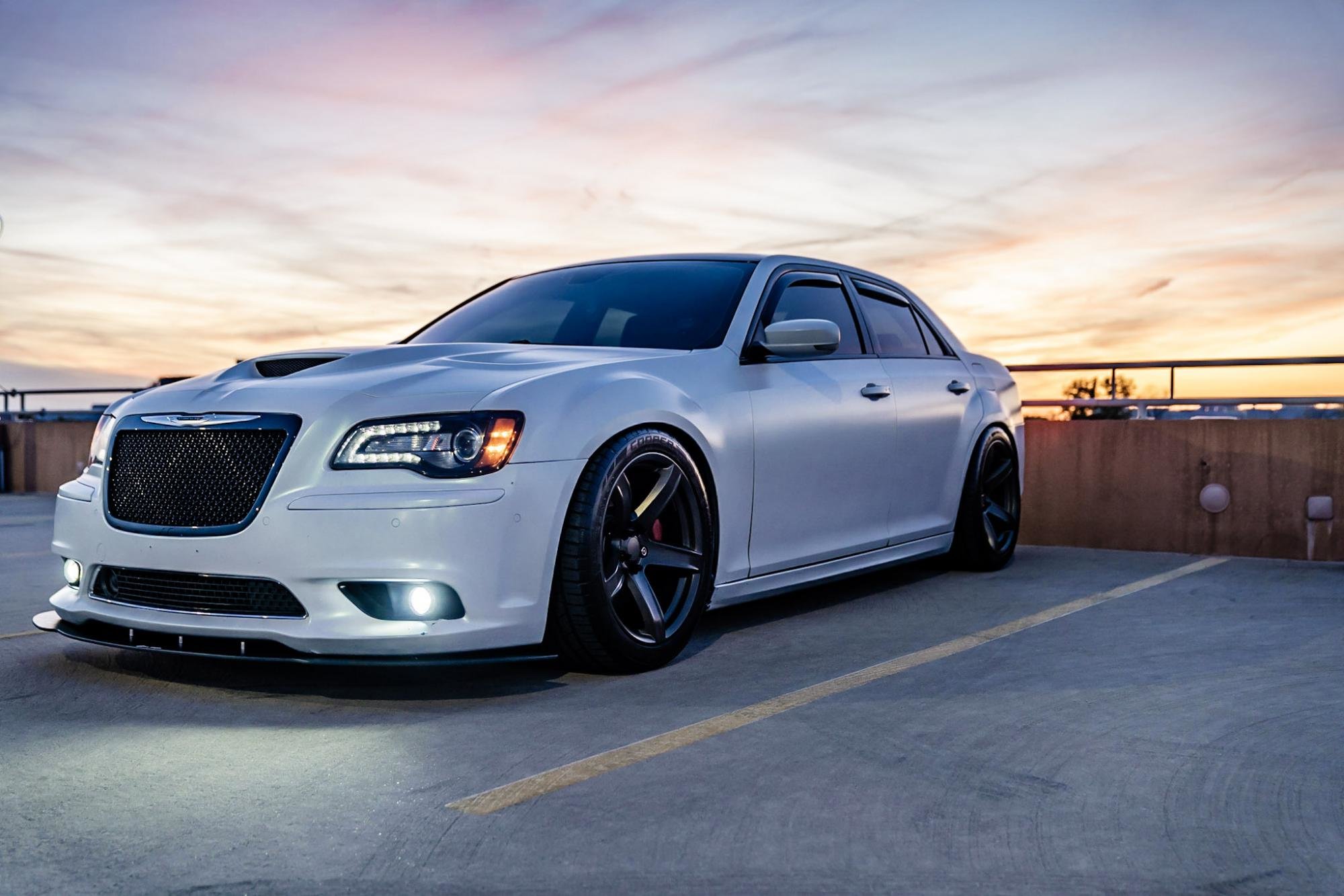 Chrysler 300 Satin Black FR 77