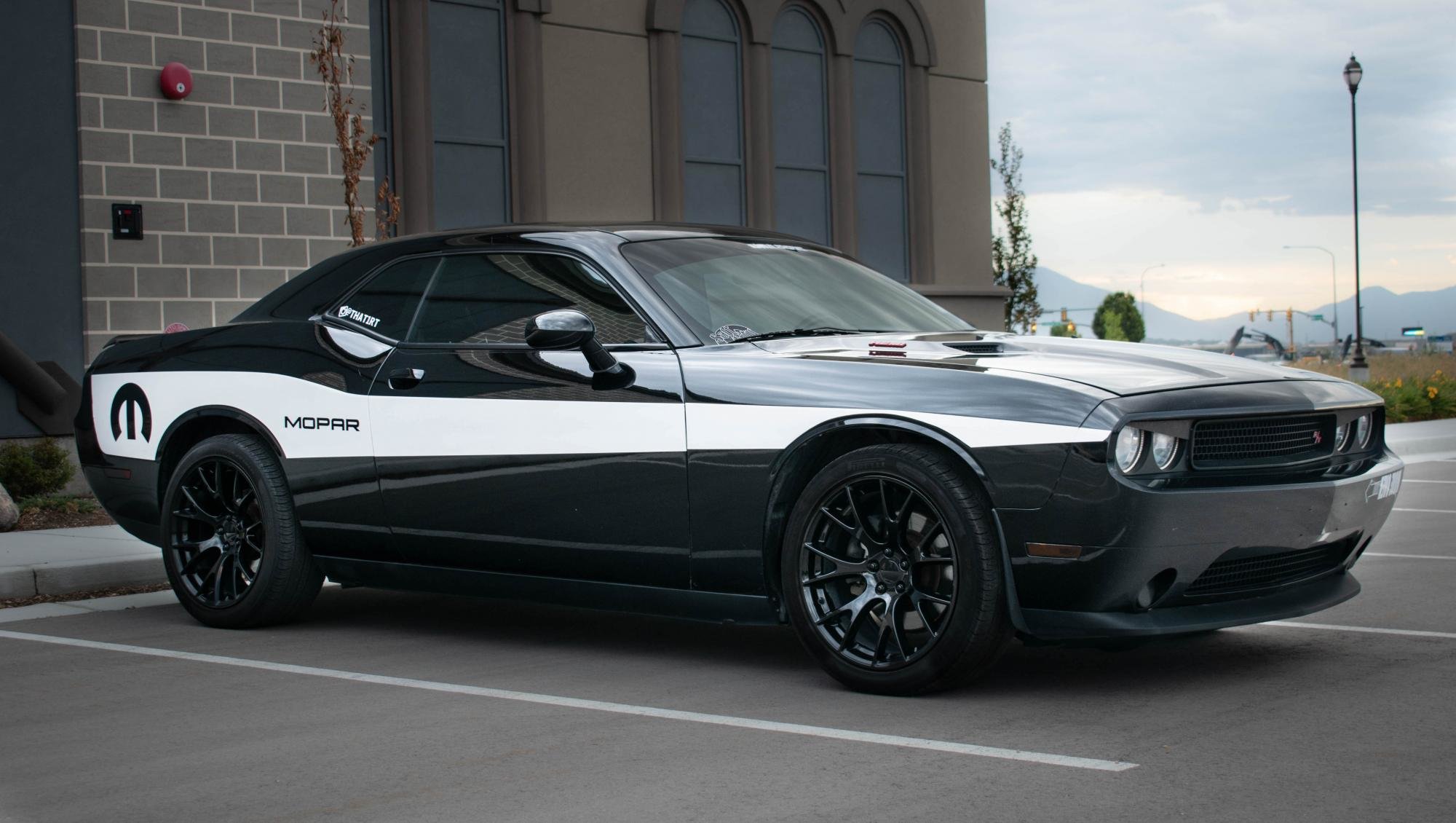Dodge Challenger Gloss Black FR 70